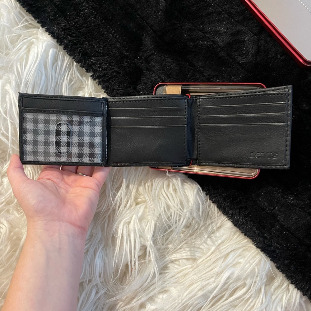 Levi’s | Black Men’s Wallet - Picture 5 of 6